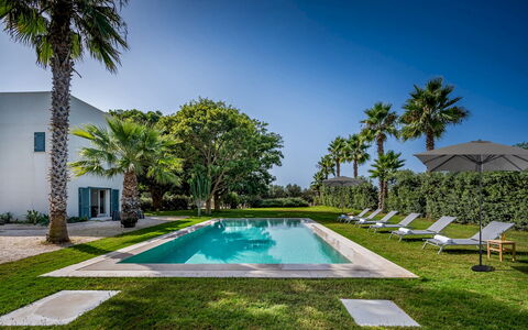 Casavento Puzziteddu 6: Blu, Albero, Piscina, Ricorrere, Estate, Prato, Giardino, Landscaping, Eco Hotel
