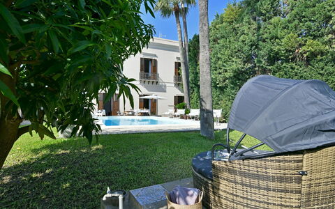 Villa Afrodite 8: Piscina, Ricorrere, Estate, Hacienda, Shade, Eco Hotel, Mobili Da Esterno, Villa, Lettino, Sedia