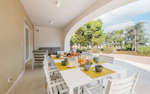 Villa Bellina 6: Mobili Da Esterno, Sedia, Shade, Landscaping, Cucina & Sala Da Pranzo Tavolo, Villa, Hacienda, Balcone, Eco Hotel, Pianta Della Casa