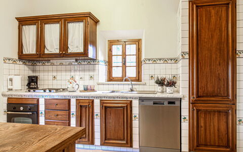 Gli Spilocchi 16: Cabinetry, Legna, Cucina, Pavimentazione, Controsoffitto, Interior Design, Mobilia, Credenza, Pavimento, Casa