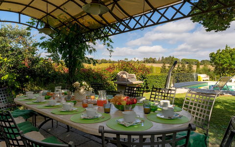 Gli Spilocchi 16: Mobilia, Tavolo, Mobili Da Esterno, Sedia, Tavolo Esterno, Giardino, Shade, Cucina & Sala Da Pranzo Tavolo, Tovaglia, Prato