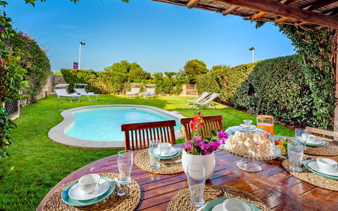 Casa Maestrale 6: Piscina, Ricorrere, Giardino, Eco Hotel, Landscaping, Mobili Da Esterno, Tempo Libero, Prato, Hacienda, Estate
