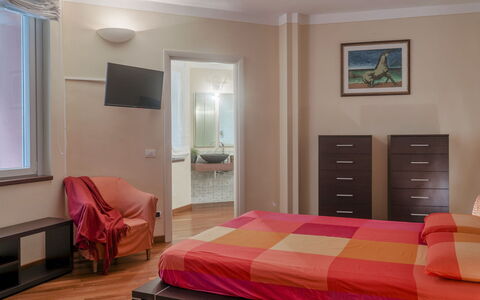 Villa Eden 8: Mobilia, Interior Design, Pavimento, Pavimentazione, Legna, Camera, Letto, Soffitto, Camera Da Letto, Tessile