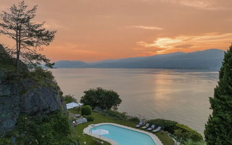 Villa Eden 8: Blu, Corpo D'Acqua, Paesaggio Naturale, Collina, Costiera E Morfologie Oceanic, Costa, Lago, Mare, Promontorio, Catena Montuosa