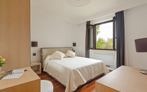 Tenuta Esdra 20: Letto, Interior Design, Mobilia, Camera Da Letto, Lenzuolo, Camera, Pavimentazione, Bedding, Pavimento, Legna