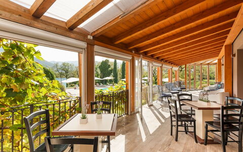 Tenuta Esdra 20: Legna, Mobilia, Portico, Tavolo, Sedia, Cucina & Sala Da Pranzo Tavolo, Balcone, Ristorante, Eco Hotel, Color Legno
