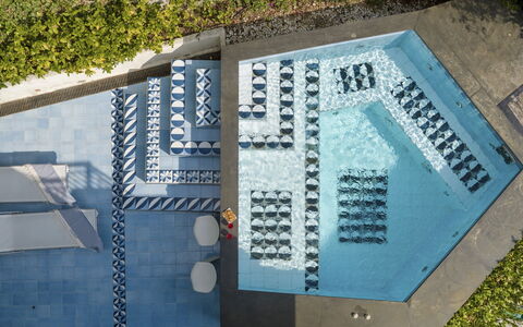 Villa Ponti 6: Blu, Piscina, Mobili Da Esterno, Ricorrere, Materiale Composito, Tempo Libero, Sedia, Eco Hotel, Lettino, Hotel