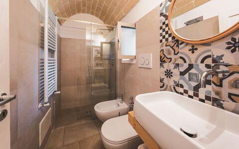 Trulli Biancapetra 8+2: Pavimentazione, Pavimento, Interior Design, Soffitto, Idraulico Fixture, Camera, Piastrella, Bagno, Idraulico, Lavello