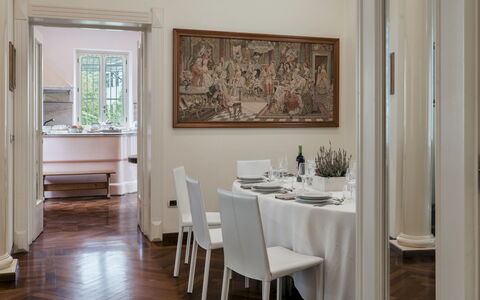Villa Liberty Albisola 6+2: Mobilia, Interior Design, Pavimentazione, Tavolo, Legna, Pavimento, Sedia, Cucina & Sala Da Pranzo Tavolo, Sala Da Pranzo, Soffitto