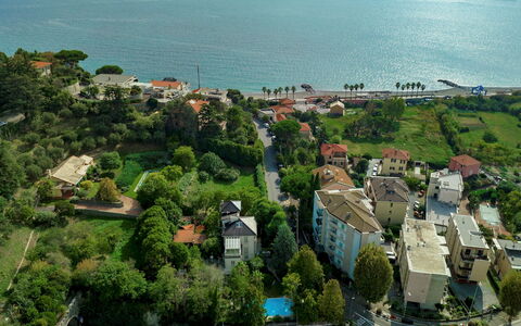 Villa Liberty Albisola 6+2: Corpo D'Acqua, Albero, Verde, Zona Residenziale, Costa, Costiera E Morfologie Oceanic, Città, Estate, Visione Globale