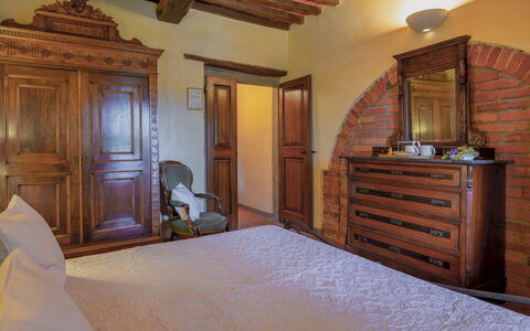 Podere Giardino 16+2: Mobilia, Interior Design, Parete, Legna, Pavimentazione, Camera Da Letto, Pavimento, Illuminazione, Letto, Camera