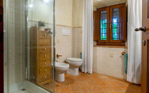 Podere Giardino 16+2: Idraulico Fixture, Pavimentazione, Interior Design, Bagno, Pavimento, Lavello, Idraulico, Rubinetto, Lavandino Del Bagno, Casa