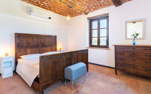 Casa Leonarda 8+2: Mobilia, Letto, Interior Design, Camera Da Letto, Parete, Legna, Soffitto, Pavimentazione, Pavimento, Lenzuolo