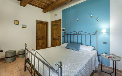 Tenuta Montiepoli 12+3: Mobilia, Interior Design, Parete, Camera Da Letto, Letto, Legna, Soffitto, Pavimentazione, Pavimento, Camera
