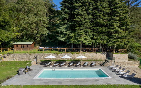 Villa la Rassinata 8: Mobili Da Esterno, Piscina, Giardino, Landscaping, Flagstone, Eco Hotel, Shade, Ricorrere, Ombrello, Parco