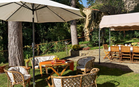 Villa la Rassinata 8: Mobilia, Legna, Mobili Da Esterno, Ombrello, Tavolo, Tavolo Esterno, Sedia, Shade, Giardino, Struttura Esterna