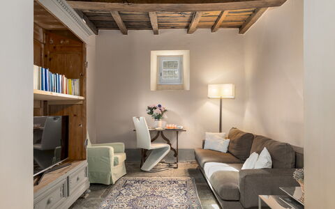 Villa la Rassinata 8: Mobilia, Interior Design, Parete, Pavimentazione, Legna, Camera, Divano, Pavimento, Soggiorno, Soffitto