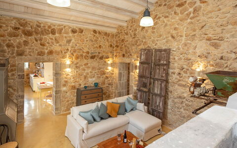 Palmento San Lorenzo 6: Mobilia, Parete, Interior Design, Pavimentazione, Soffitto, Pavimento, Illuminazione, Camera, Tavolo, Soggiorno