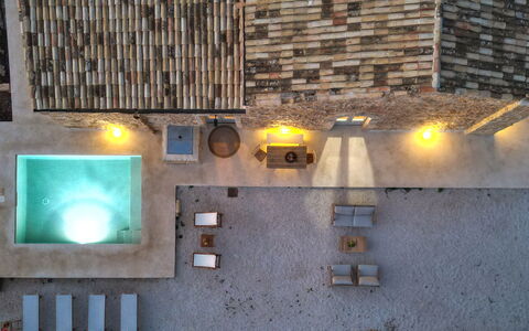 Palmento San Lorenzo 6: Piscina, Architettura, Pavimentazione, Materiale Composito, Pavimento, Sedia, Ricorrere, Calcestruzzo, Cortile, Mobili Da Esterno