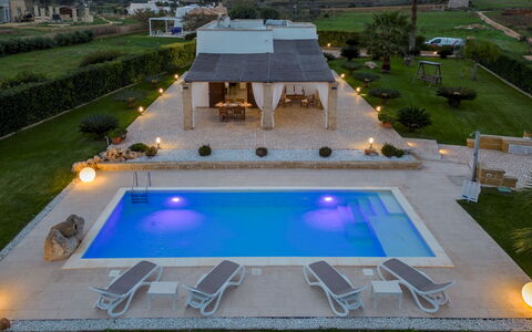 Villa Serena 4: Piscina, Terme, Ricorrere, Mobili Da Esterno, Giochi D'Acqua, Eco Hotel, Ombrello, Estate, Mobilia, Flagstone