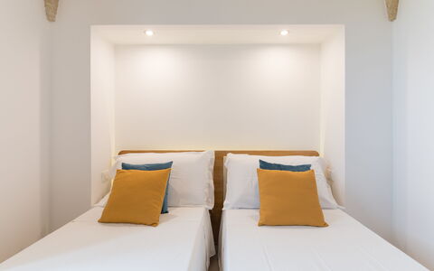 Villa Serena 4: Parete, Interior Design, Appartamento, Pavimento, Casa, Camera Da Letto, Letto, Soffitto, Telaio Del Letto, Bedding
