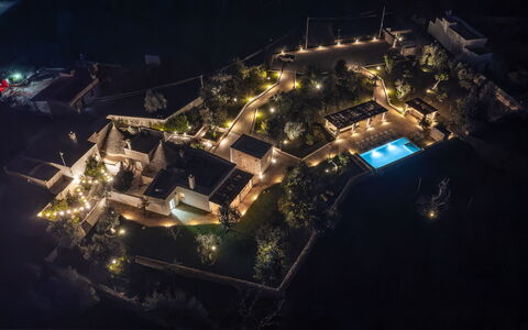 Opuntia Trulli e Lamie 10: Piscina, Notte, Ricorrere, Zona Residenziale, Mezzanotte, Paesaggio Di Illuminazione, Estate, Eco Hotel, Hotel