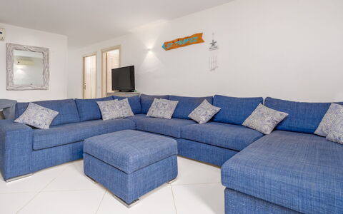 Villa Typha 10: Mobilia, Divano, Interior Design, Pavimento, Pavimentazione, Appartamento, Casa, Soggiorno, Camera