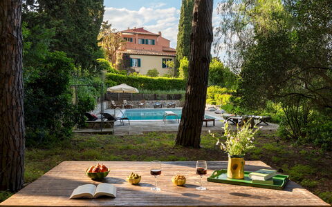 Casa del Duca 10: Mobilia, Mobili Da Esterno, Tavolo, Tavolo Esterno, Sedia, Shade, Giardino, Primavera, Backyard, Ricorrere
