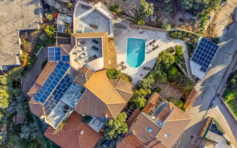Villa Anga 10+1: Zona Residenziale, Tetto, Piscina, Visione Globale, Fotografia Aerea, Estate, Sobborgo, Eco Hotel, Ricorrere, Villa
