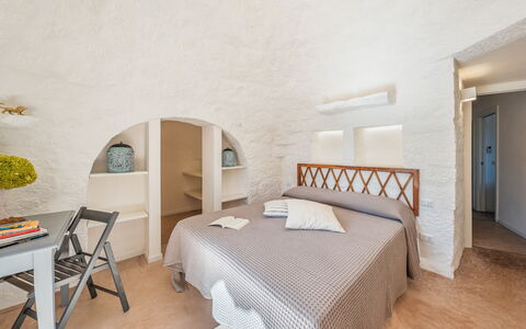 Borgo Dell'Agrumeto 8: Parete, Architettura, Camera Da Letto, Casa, Soffitto, Pavimento, Appartamento, Letto, Bedding, Lenzuolo
