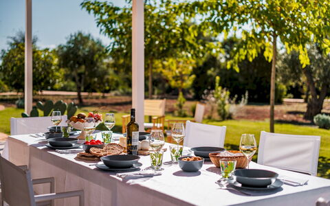 Borgo Dell'Agrumeto 8: Mobilia, Tavola, Tavolo, Bicchieri, Mobili Da Esterno, Sedia, Tavolo Esterno, Cibo, Ristorante, Serveware