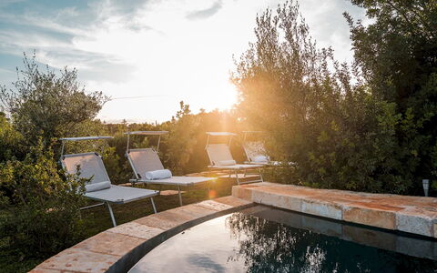 Borgo Dell'Agrumeto 8: Mobili Da Esterno, Paesaggio, Luce Del Sole, Riflessione, Piscina, Sedia, Lettino, Stagno, Sera, Landscaping