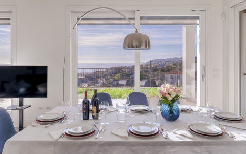 Villa Gioia 8: Mobilia, Interior Design, Tavolo, Pavimentazione, Sedia, Cucina & Sala Da Pranzo Tavolo, Pavimento, Sala Da Pranzo, Casa, Camera