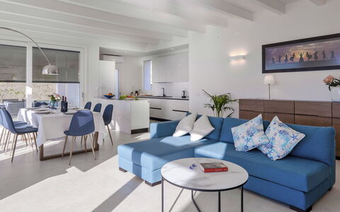 Villa Gioia 8: Mobilia, Interior Design, Pavimentazione, Divano, Pavimento, Soffitto, Tavolo, Legna, Soggiorno, Camera