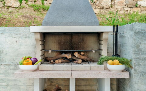 Villa Gioia 8: Brick, Giardino, Flagstone, Calcestruzzo, Materiali Naturali, Design, Vaso Di Fiori, Muro ​​Di Pietra, Mobili Da Esterno