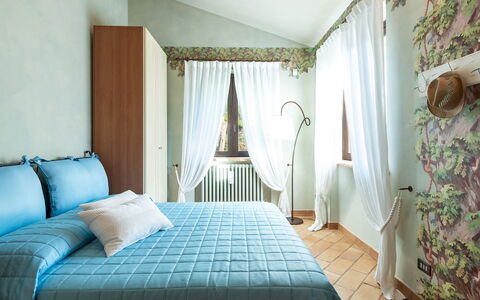 Villa Isotta 8+4: Mobilia, Interior Design, Camera Da Letto, Letto, Pavimento, Pavimentazione, Camera, Biancheria, Legna, Bedding