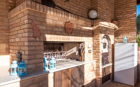 Villa Isotta 8+4: Brick, Muratura, Color Legno, Piastrella, Cucina, Flagstone