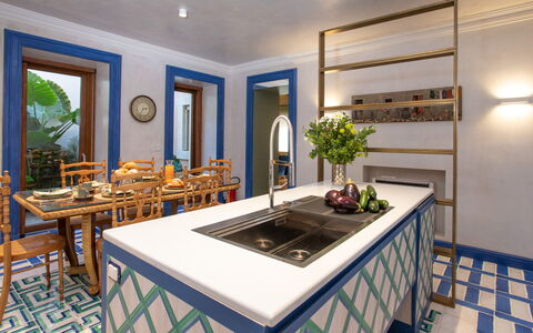 Belvedere Guastella a 8: Interior Design, Pavimentazione, Pavimento, Piastrella, Soffitto, Cucina, Sala Da Pranzo, Sedia, Design, Cucina & Sala Da Pranzo Tavolo