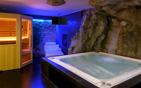 Villa Vae Victis 6: Ricorrere, Vasca Da Bagno, Hotel, Piscina, Vasca Idromassaggio, Idraulico Fixture, Letto, Boutique Hotel