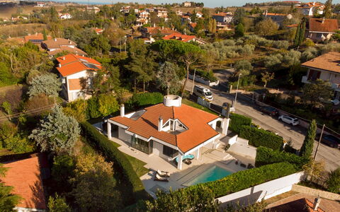 Villa Vae Victis 6: Costruzione, Tetto, Zona Residenziale, Casa, Casa, Quartiere, Architettura, Cittadina, Sobborgo, Insediamento Umano