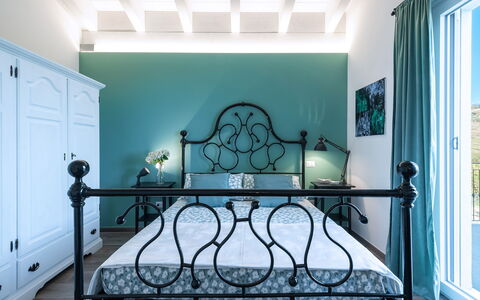 Dimora Campo delle Mura 4+2: Mobilia, Blu, Interior Design, Pavimentazione, Pavimento, Camera Da Letto, Illuminazione, Soffitto, Camera, Letto