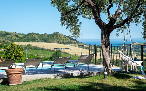 Dimora Campo delle Mura 4+2: Mobilia, Mobili Da Esterno, Sedia, Shade, Tempo Libero, Prato, Giardino, Landscaping, Eco Hotel, Cortile