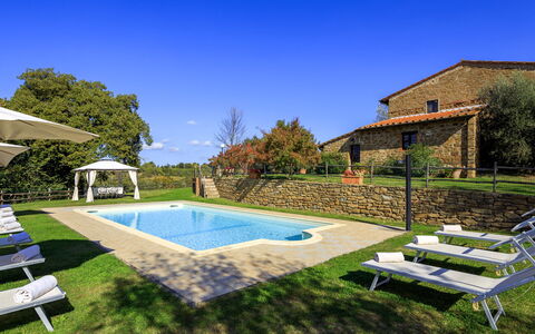 Villa le Tornaie 14: Piscina, Giardino, Estate, Prato, Backyard, Landscaping, Mobili Da Esterno, Hacienda, Cortile, Agriturismo
