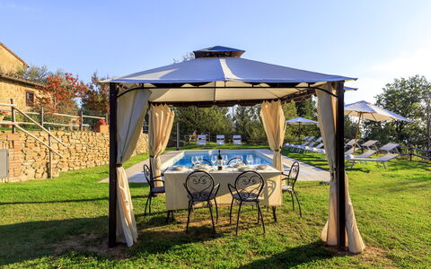 Villa le Tornaie 14: Baldacchino, Mobilia, Gazebo, Mobili Da Esterno, Shade, Tenda, Struttura Esterna, Sedia, Ombrello, Giardino