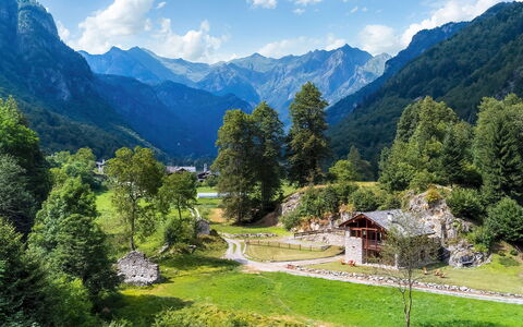 Chalet Walser 4+2: Geografia Montane, Montagna, Albero, Catena Montuosa, Collina, Paesaggio Naturale, Highland, Valle, Paesaggio, Hill Station