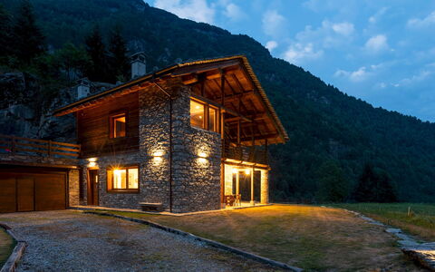 Chalet Walser 4+2: Costruzione, Casa, Casa, Architettura, Villetta, Tetto, Area Rurale, Catena Montuosa, Valle, Hill Station