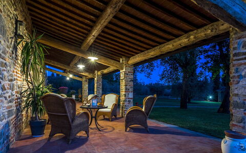 Casale la Splendida 10: Colonna, Mobili Da Esterno, Shade, Ricorrere, Giardino, Portico, Landscaping, Eco Hotel, Struttura Esterna, Hacienda