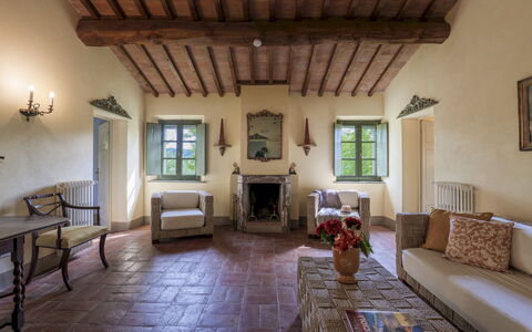 Villa Iside 8: Mobilia, Parete, Pavimentazione, Casa, Casa, Sedia, Pavimento, Estate, Soggiorno, Villa
