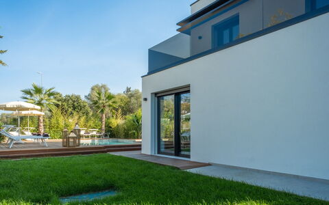 Onda 8: Costruzione, Casa, Zona Residenziale, Casa, Architettura, Facciata, Estate, Lotto, Materiale Composito, Landscaping