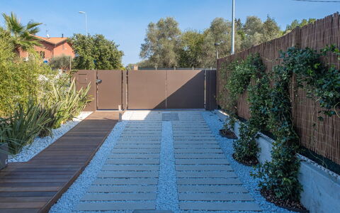Onda 8: Giardino, Arbusto, Shade, Lotto, Passerella, Materiale Composito, Landscaping, Backyard, Flagstone